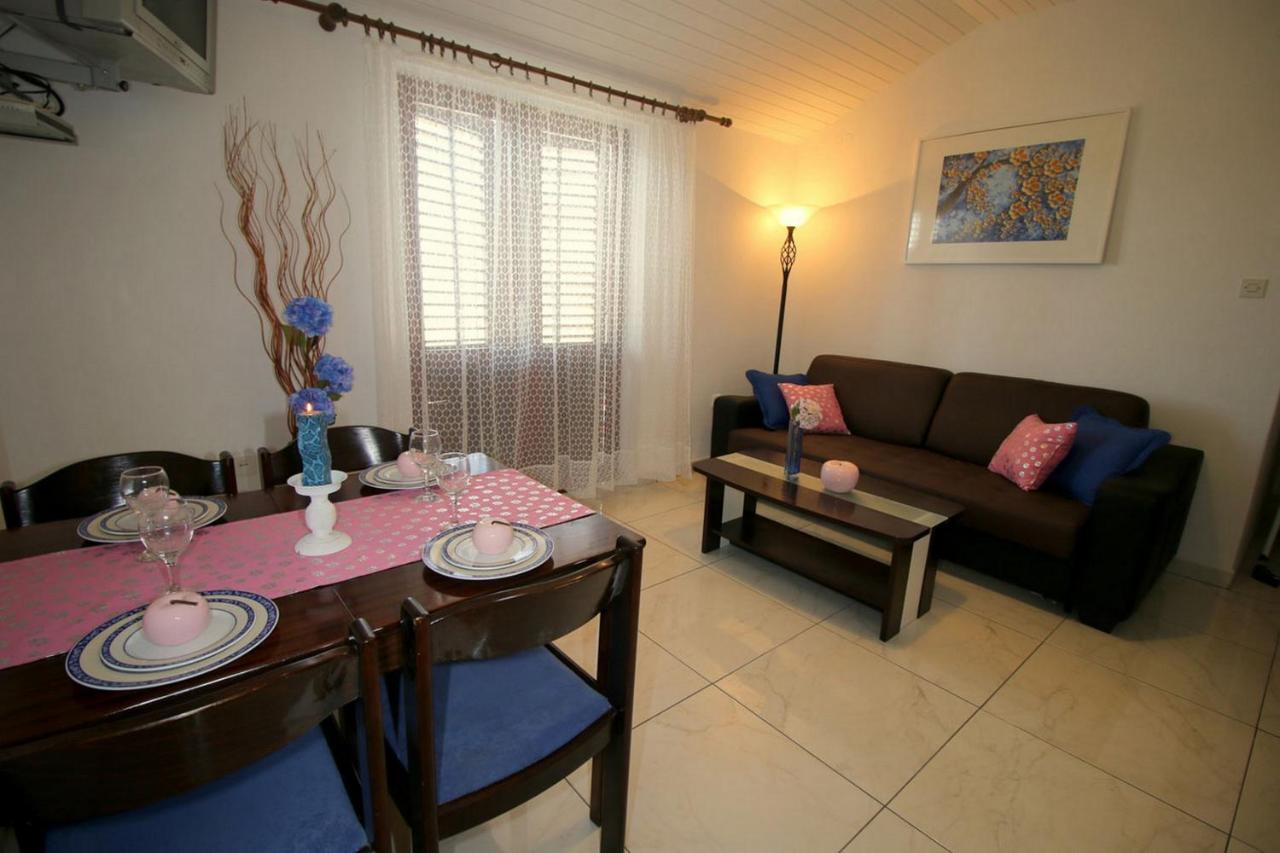 Villa Renipol Adults Only Sutivan